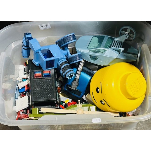 747 - Large Clear Tub of Lego Etc Incl Storage Head