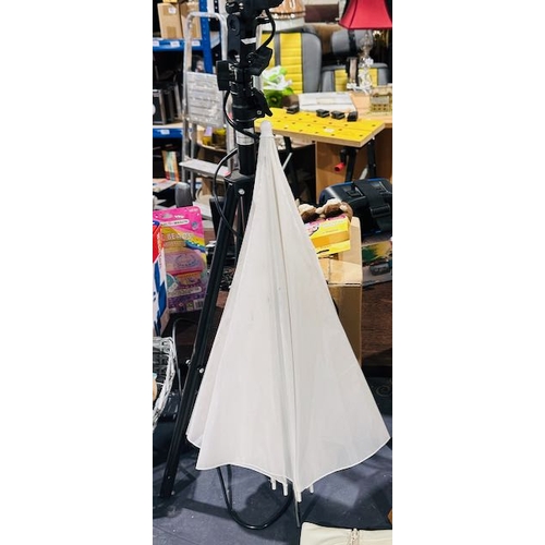 786 - Photography Light Tripod With Umbrella