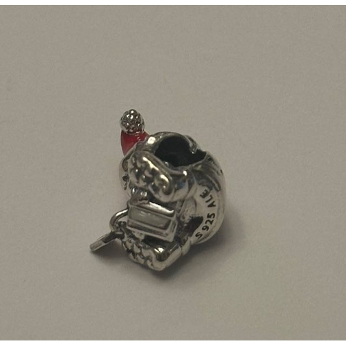 962 - Pandora Seated Santa Claus & Present Charm