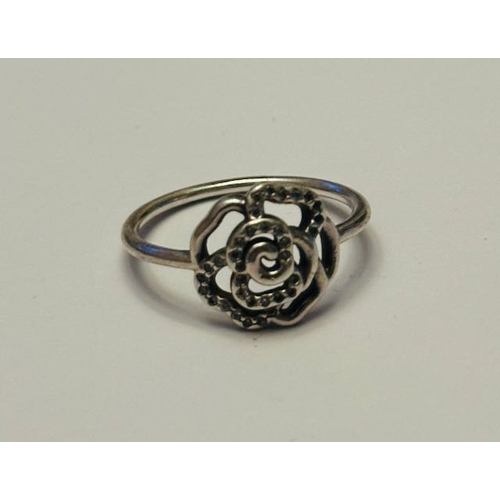 981 - Pandora Delicate Rose Ring