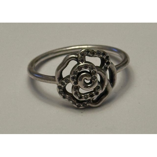 981 - Pandora Delicate Rose Ring