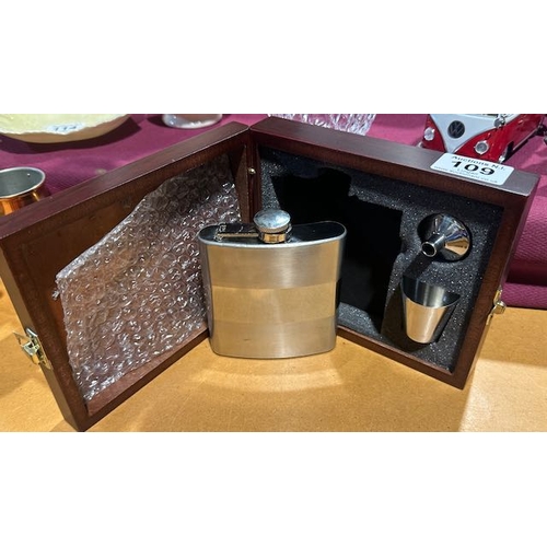 109 - Hip Flask Presentation Case