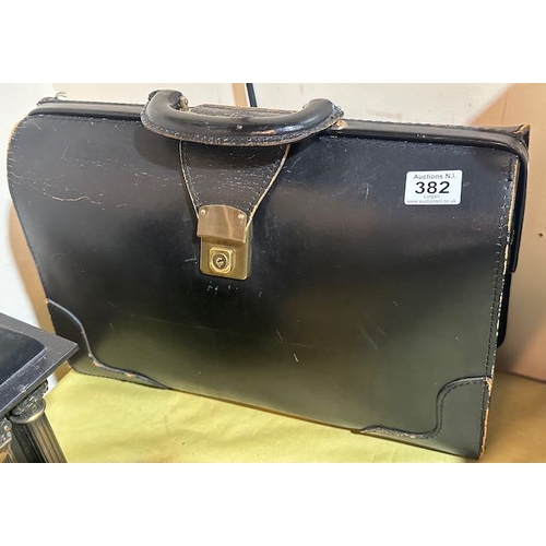 382 - Vintage Gladstone Bag