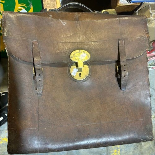 396 - Independent Archers Society Vintage Satchel + Magazine Rack