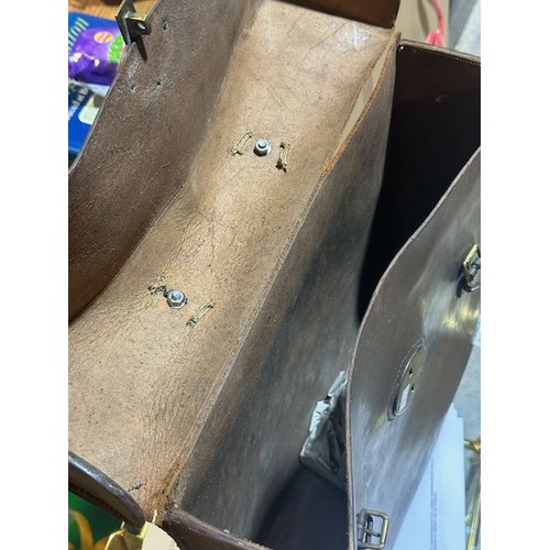 396 - Independent Archers Society Vintage Satchel + Magazine Rack