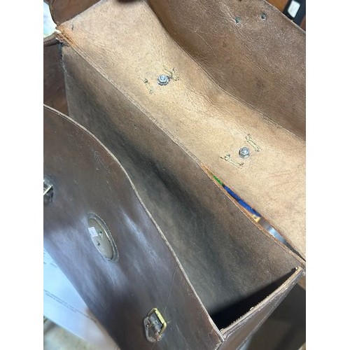 396 - Independent Archers Society Vintage Satchel + Magazine Rack