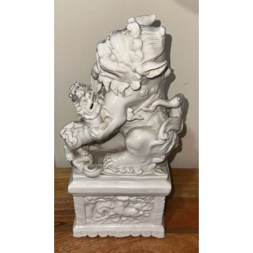 342 - 2x Antique Chinese Porcelain 'Blanc De Chine' Foo Dogs