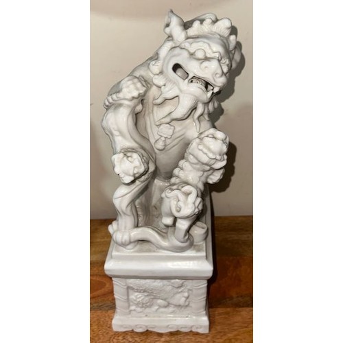 342 - 2x Antique Chinese Porcelain 'Blanc De Chine' Foo Dogs