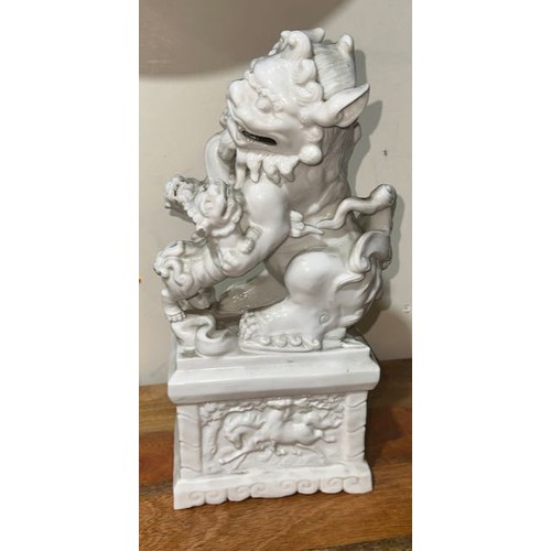 342 - 2x Antique Chinese Porcelain 'Blanc De Chine' Foo Dogs