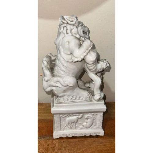342 - 2x Antique Chinese Porcelain 'Blanc De Chine' Foo Dogs