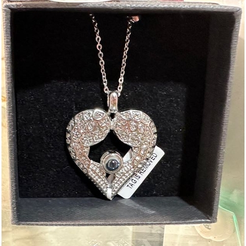 880 - Heart Pendant Necklace