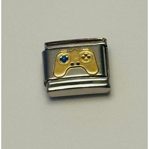 905 - Nomination Yellow Gold Games Console Charm