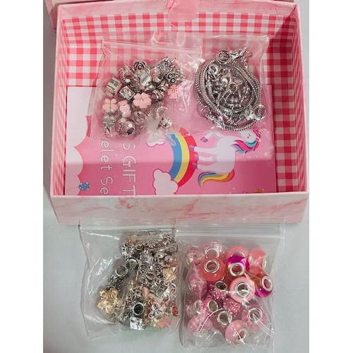 1060 - Girls Charm Bracelet Gift Box