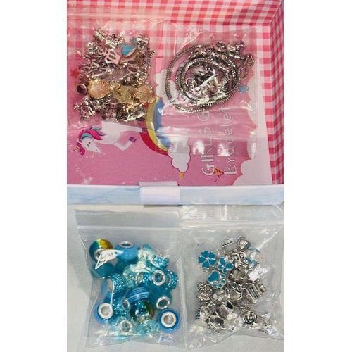 1087 - Girls Charm Bracelet Gift Set