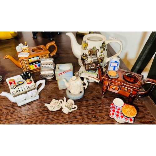 476 - Collectable Teapots Incl Cardew + 2x Brooches