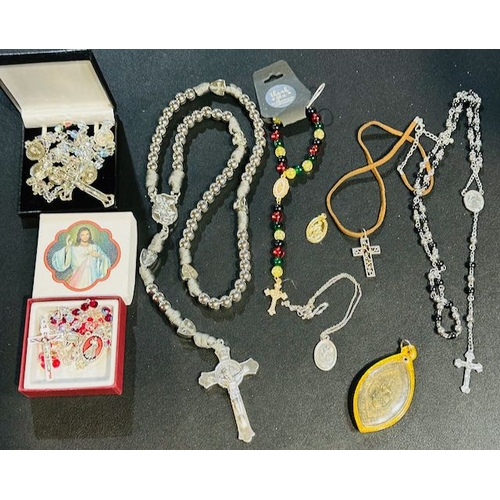 1088 - Collection of Religious Jewellery