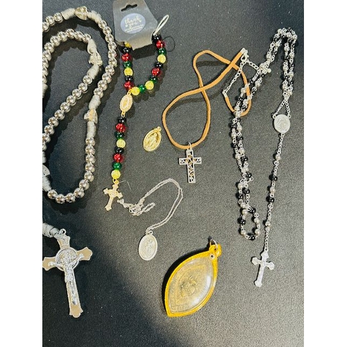 1088 - Collection of Religious Jewellery