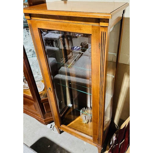 250 - Quality Glazed Display Cabinet With Glass Shelves & Ornate Built In Light - Approx 5'3 x 2'2 x 1'5