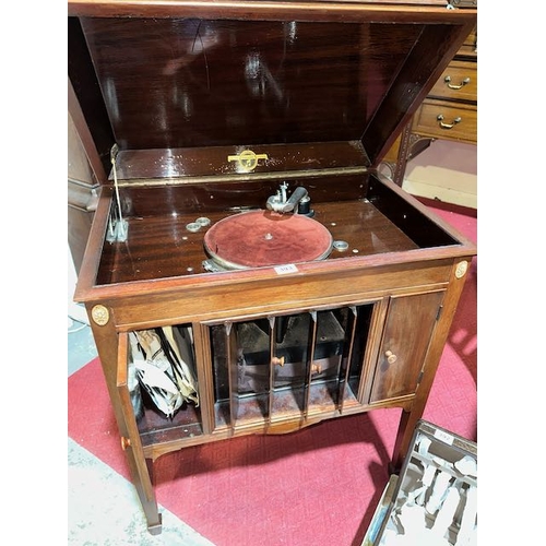 393 - Vintage Columbia Gramophone with Singles