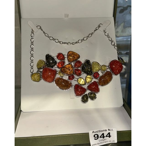 Lot 944       