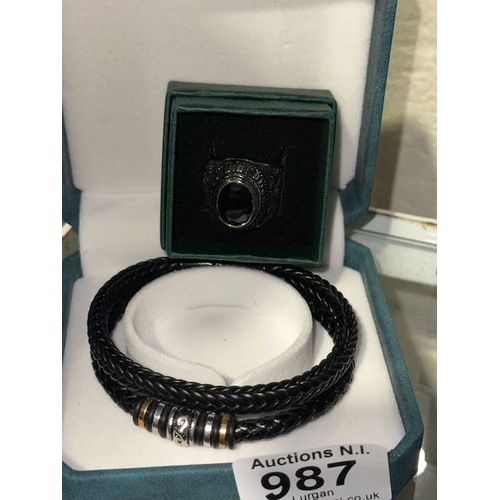 Lot 987       