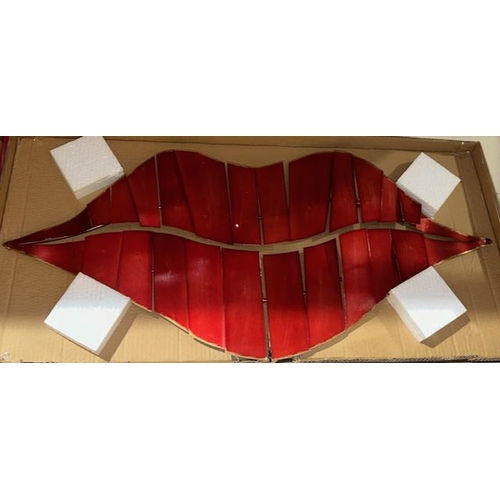 39 - 10 x Lips Metal Wall Art (2051071)