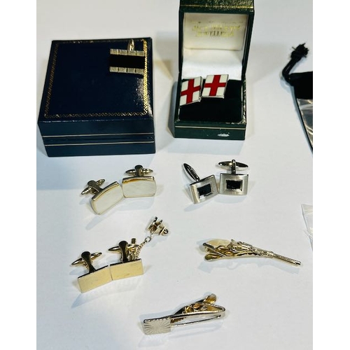 1144 - 9 x Pairs of Gents Cufflinks + 2 x Tie Clips