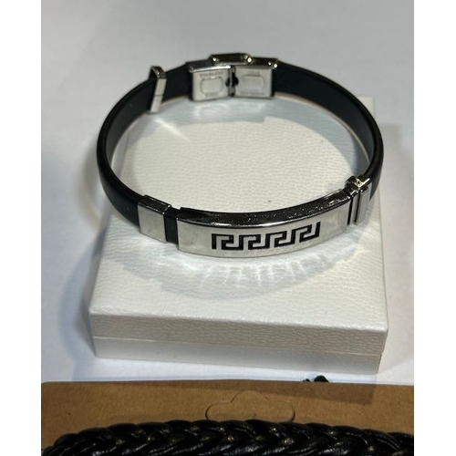 1151 - Gents Leather Bracelet Set + Another