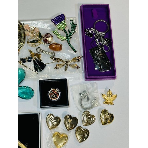 1180 - Collection of Brooches + Keychain