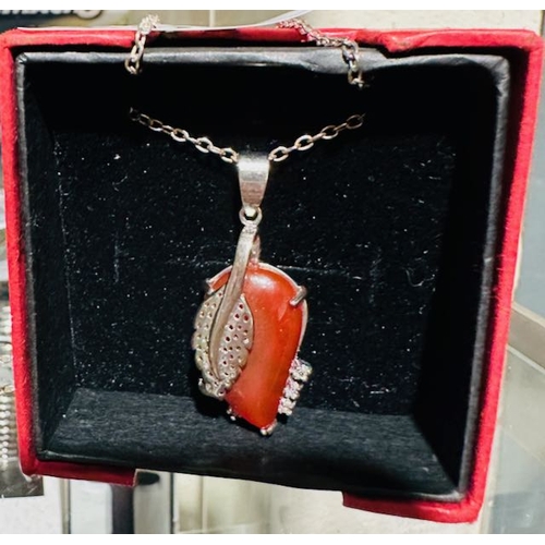 963 - Red Stone Leaf Pendant Necklace