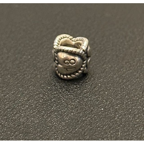 1076 - Pandora 18 Charm