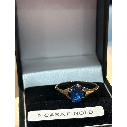 437 - 9ct Blue Centre Stone Ring