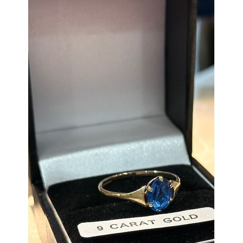 437 - 9ct Blue Centre Stone Ring