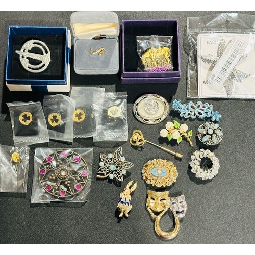 979 - Collection of Brooches