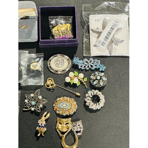 979 - Collection of Brooches