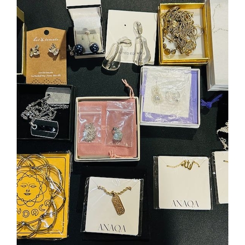 1082 - Lot Of Jewellery Incl Necklaces And Earrings