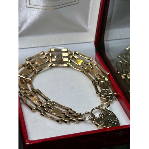 397 - 9ct Gold Gate Bracelet with Heart Detail & Heart Clasp