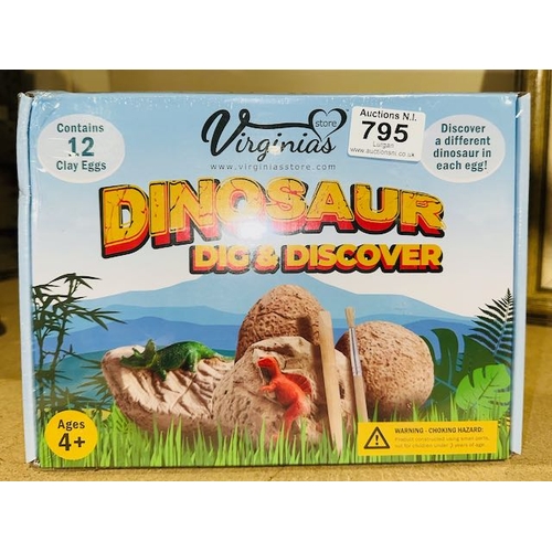 795 - 12pk Dinosuar Dig & Discover Set - Sealed