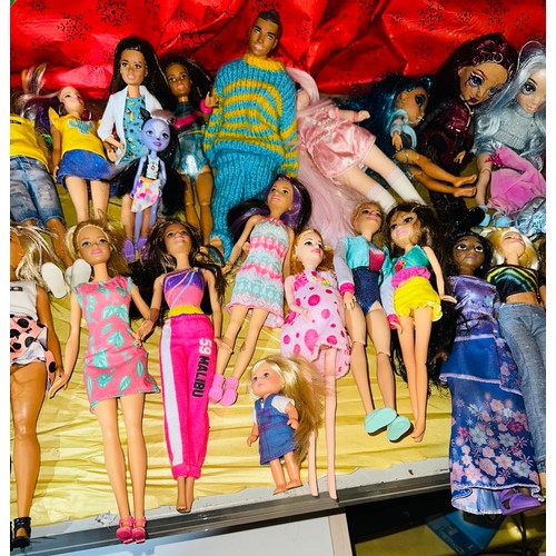 389A - Large Collection of Barbies, Rainbow High Dolls, Kens, Descendants Dolls, Barbie Jeep, Barbie Helico... 