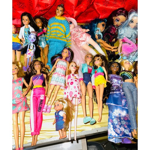 389A - Large Collection of Barbies, Rainbow High Dolls, Kens, Descendants Dolls, Barbie Jeep, Barbie Helico... 