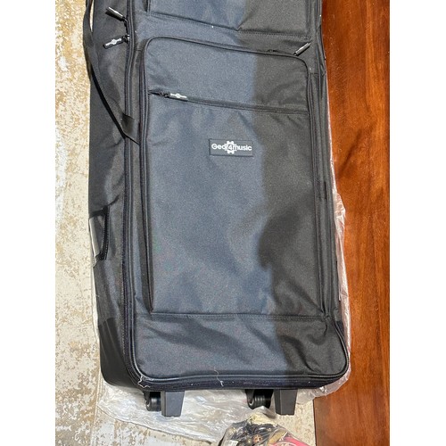 15 - 88 Key Keyboard Travel Case with Wheels by Gear4Music