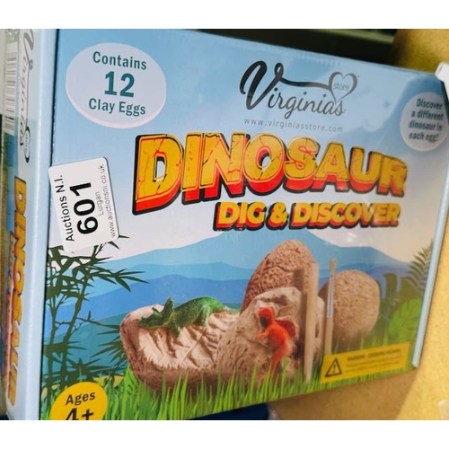 601 - 12pk Dinosuar Dig & Discover Set - Sealed