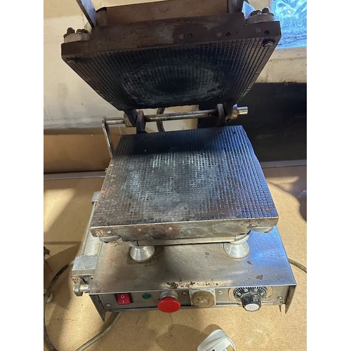 258 - Commercial Press - Panini/Waffle/Burger... + Commerical Calox Paris 22 Meat Grinder