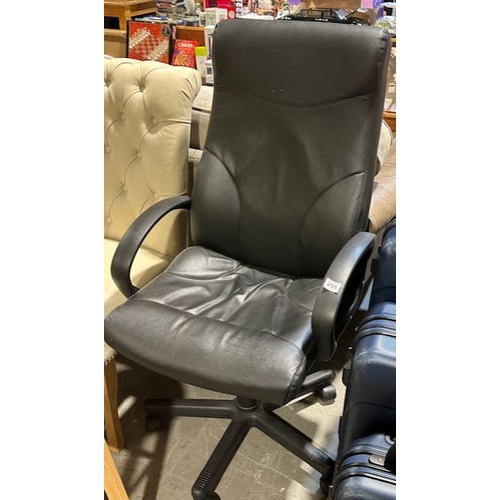 255 - Black Leather Executive Swivel Armchair