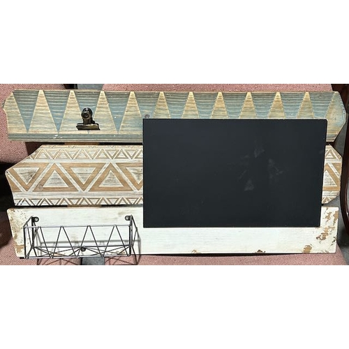 284 - 4 x Heartwood Ethnic Memo Blackboard with Wire Basket - 62x8x30cm (5753118)