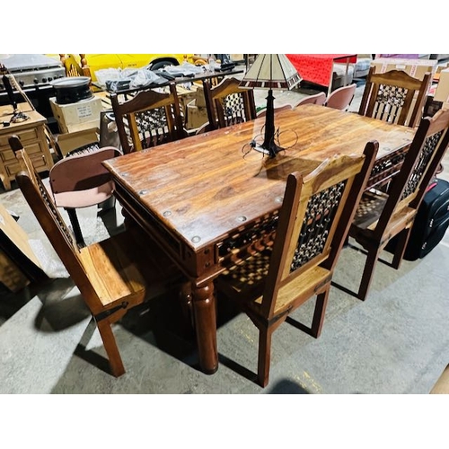 299 - Large Solid Heavy Indian Oak Dining Table & 6 Chairs