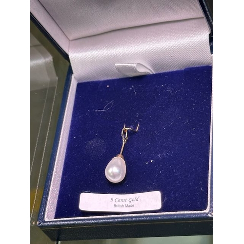 388 - Beautiful Pearl Pendant