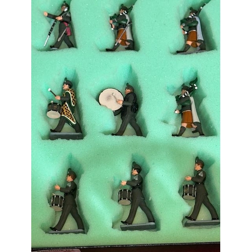 436 - Boxed Set of 12 Martin Tabony Royal Irish Rangers Metal Soldiers in Presentation Case