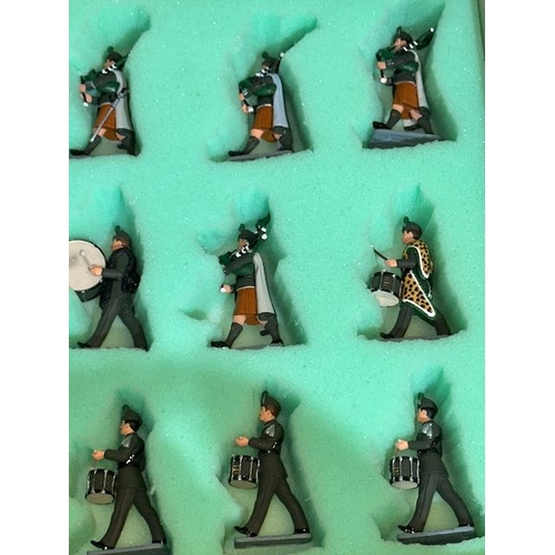 436 - Boxed Set of 12 Martin Tabony Royal Irish Rangers Metal Soldiers in Presentation Case