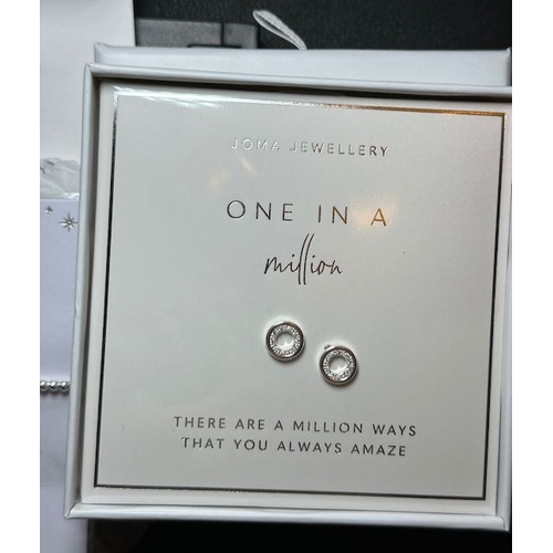 940 - Joma Jewellery 'One in A Million' Bracelet & Earrings